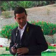 Docente di informatica impartisce lezioni per studenti delle scuole medie e superiori