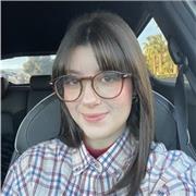 Soy estudiante de Estudios ingleses y Filología Hispánica y estoy interesada en ayudar a niños/as más pequeños con lengua e inglés
