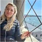 Corsista del Corso Interpreti di Brescia, madrelingua segnante in quanto figlia di genitori sordi segnanti, assistente alla comunicazione ed educatrice con persone sorde offre lezioni e ripetizioni di Lingua dei Segni Italiana e Cultura Sorda