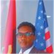 Profesor de inglés certificado TESOL experto en currículo Cambridge para niños y adultos.