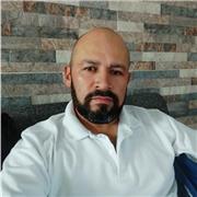 Docente de educuación física con experiencia en la enseñanza en básica primaria y secundaria, Se igual manera en entrenamiento en club Deportivo orientado al fútbol