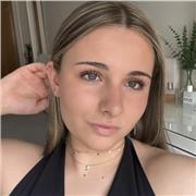 Estudiante de ingeniería aeroespacial dispuesta a cursar cualquier asignatura de primaria, ESO, y bachillerato tecnológico