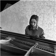 Diplomata presso il Conservatorio di Palermo con lode e menzione, insegno pianoforte per tutti i livelli.