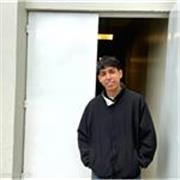 Profesor de ingles imparte clases de reforzamiento para alumnos de secundaria