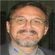 Imparte clases a adolescentes y profesionales