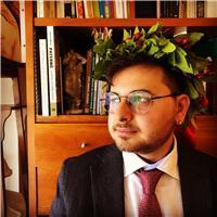 Studente di filologia moderna impartisce lezioni di letteratura e latino