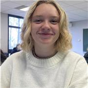 Professeur de mathématiques ayant déjà fait des cours particulier, je suis en licence 2 de STAPS avec un bac spécialité mathématiques et SVT.