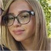 Jeune étudiante qui te donne, à distanciel, des cours d'HGGSP, d'HLP, de LLCER, de français, d'anglais et d'histoire-géographie.