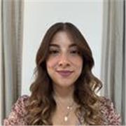 Laureata in Lingue e Letterature Comparate (LM-37), offre lezioni di inglese e aiuto compiti per bambini e ragazzi