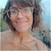 Insegnante madrelingua italiano, laureata in lingue e culture comparate, con tre anni di esperienza lavorativa in Australia