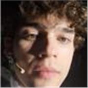 Profesor de canto online especializado en técnica vocal moderna y mejora real de la voz