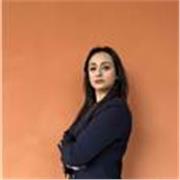 Diplomata ragioniera, laureata triennale in economia e finanza e magistrale in analisi, consulenza e gestione finanziaria