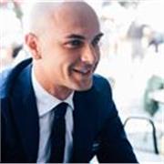 Fotografo professionista, laureato in Accademia di belle arti è disponibile a impartire lezioni di fotografia