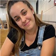 Profesora de lengua castellana y literatura imparte clases a niños de Primaria y ESO