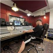 Music Production and Basic Composition Tutorials and Private Tutor, with a degree in music production and sound engineering