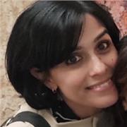 Insegnante impartisce lezioni di italiano