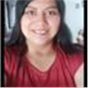 Profesora de informática imparte clases de computacion basica a niños y niñas
