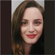 Imparto clases de arteterapia de manera voluntaria en España y también me interesa enseñar inglés. Soy hablante nativa de inglés, investigadora y asistente de curaduría