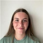 Studentessa di ingegneria delle tecnologie pronta a offrire aiuto in matematica per ragazzi di elementari, medie e superiori