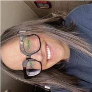 Profesora de lectura apta para todas las edades