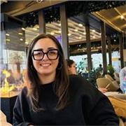 Offro lezioni di italiano a persone straniere e a bambini delle scuole elementari.