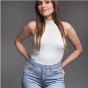Profesora de técnica vocal para canto moderno y musical, todas las edades