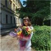 Mi chiamo Clara Buson! Sono una studentessa universitaria di restauro. Sono disponibile per lezioni e aiuto compiti!