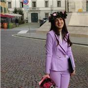 Laureata in lingue e letterature straniere offre ripetizioni di inglese (livello C1/2) a persone di tutte le età