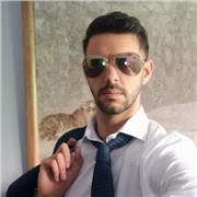 Absolvent und Experte für Fremdsprachen (Italienisch als Muttersprache, Englisch, Deutsch und Spanisch).