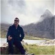 Profesor de matemáticas y física, también inglés y música. Soy una persona activa, simpática y responsable. 