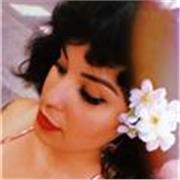Me llamo Carmen, soy de Murcia y soy graduada en Educación Infantil y Primaria, con mención en música y educación física. También tengo titulación en Atención Sociosanitaria y Primeros Auxilios. Como veis, soy muy polivalente.