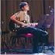 Dou aulas de violão para alunos de todas as idades, estou me formando em Música na UFC, com experiência de 8 anos lecionando!