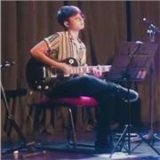 Dou aulas de violão para alunos de todas as idades, estou me formando em Música na UFC, com experiência de 8 anos lecionando!