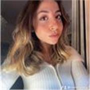 Studentessa appassionata di materie umanistiche , in particolare italiano , brava con i bambini e adolescenti. Palermo e provincia