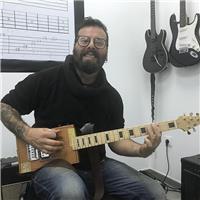 Guitarrista con formación autodidacta por varios años y titulado por la academia internacional de musica Rockschool, se ofrece para dar clases de guitarra a domicilio tanto eléctrica, como acústica y clásica desde nivel básico a intermedio, al igual que c