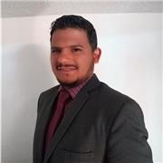 Profesor de música imparte clase a todos los interesados