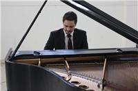 Maestro con 13 años de experiencia dando clases de piano, con estudios en la Universidad de Guadalajara y el Instituto Universitario de Bellas Artes