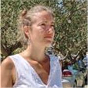 Professeur à domicile dynamique et consciencieuse donne des cours de soutien scolaire et pour élèves du primaire et du secondaire.