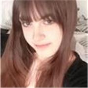 Englisch-Nachhilfelehrerin für Schüler:innen der 1. bis zur 8. Schulstufe