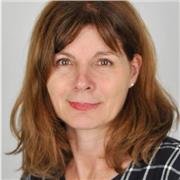 Professeure d'anglais et passionnée par cette langue, ayant passé des examens (notamment le Toiec) en contact quotidien avec des anglophones donne cours aux enfants et aux adultes.