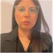 Profesora de Química Inorgánica imparte clases a niños y estudiantes de grado universitario