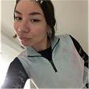 Me defino como una persona divertida, lúdica y me gusta trabajar con niños que tengan ganas de disfrutar del deporte. 