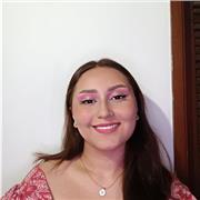 Profesor con manejo del área de inglés con clases dinámicas y creativas