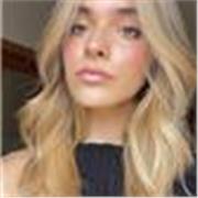 Profesora de primaria apta para todas las edades y niveles.