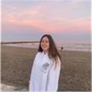 Graduada en química con conocimientos en matemáticas y biología también. 