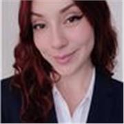 Profesora de inglés con más de tres años de experiencia en la enseñanza del idioma para jóvenes y adultos de manera dinámica