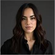 Sara, 23 anni. Diplomata in lingue e laureata in Fashion Design