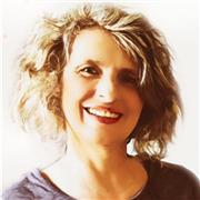 Periodista y Front End Developer que da clases en áreas de lenguaje, comunicación y marketing a alumnos de todas las edades