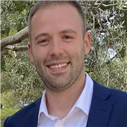 Insegnante laureato in Storia e critica dell'arte con 110/110 e lode impartisce lezioni online o in presenza