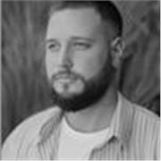 Educador con amplia experiencia acompañando a personas extranjeras